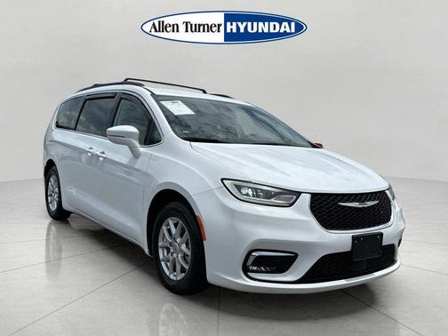 Bright White Clearcoat 2022 Chrysler Pacifica Touring L