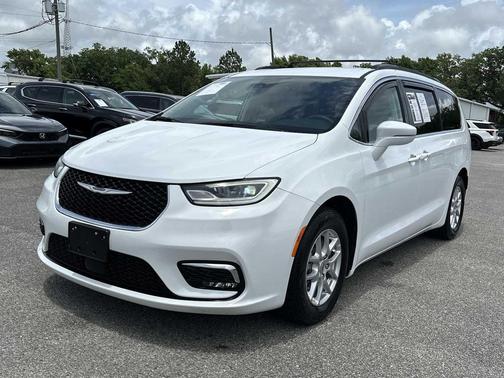 Bright White Clearcoat 2022 Chrysler Pacifica Touring L