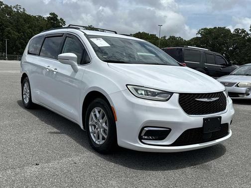 Bright White Clearcoat 2022 Chrysler Pacifica Touring L