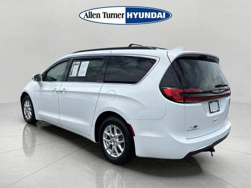 Bright White Clearcoat 2022 Chrysler Pacifica Touring L