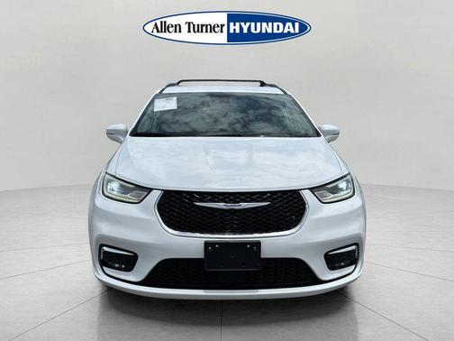 Bright White Clearcoat 2022 Chrysler Pacifica Touring L