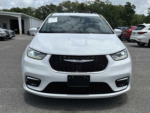 Bright White Clearcoat 2022 Chrysler Pacifica Touring L