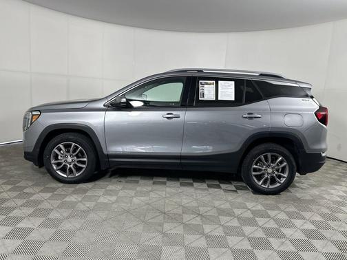 Sterling Metallic 2024 GMC Terrain SLT