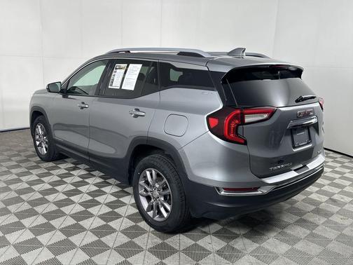 Sterling Metallic 2024 GMC Terrain SLT
