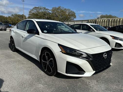 2023 Nissan Altima SR FWD
