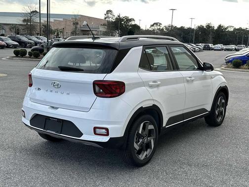 2026 Hyundai VENUE SEL w/Two-Tone Roof