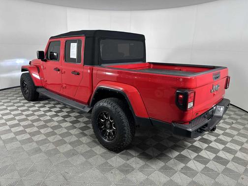 Firecracker Red Clearcoat 2021 Jeep Gladiator Overland