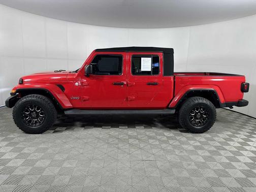 Firecracker Red Clearcoat 2021 Jeep Gladiator Overland