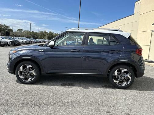 2026 Hyundai VENUE SEL w/Two-Tone Roof