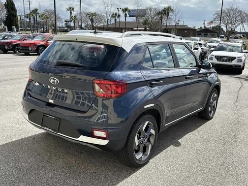 2026 Hyundai VENUE SEL w/Two-Tone Roof