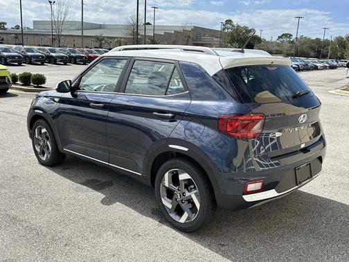 2026 Hyundai VENUE SEL w/Two-Tone Roof