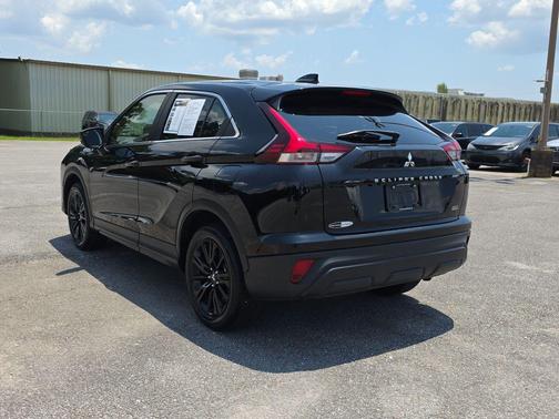 Labrador Black Pearl 2024 Mitsubishi Eclipse Cross LE