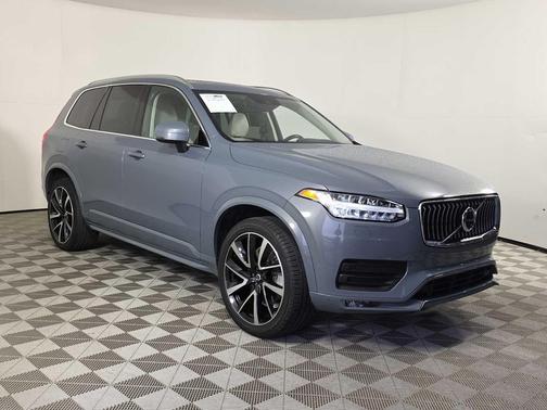 2022 Volvo XC90 T6 Momentum