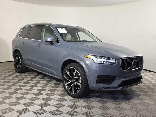 2022 Volvo XC90 T6 Momentum