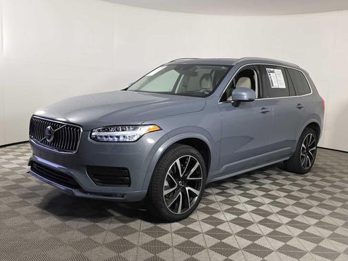 2022 Volvo XC90 T6 Momentum