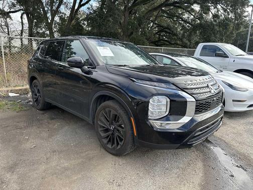 2022 Mitsubishi Outlander Black Edition 2WD
