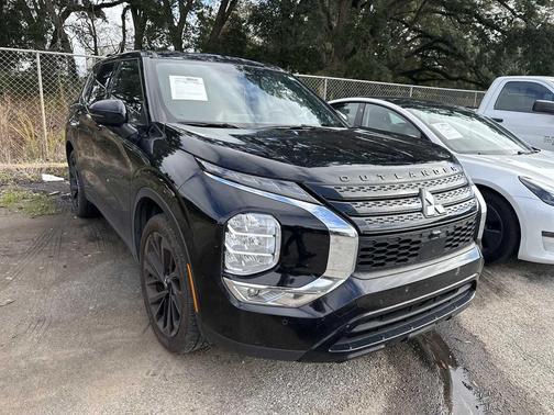 2022 Mitsubishi Outlander Black Edition 2WD
