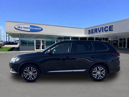 Labrador Black Metallic 2018 Mitsubishi Outlander ES
