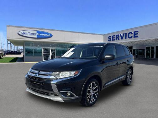 Labrador Black Metallic 2018 Mitsubishi Outlander ES