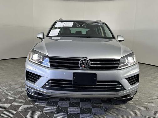 SILEVR 2016 Volkswagen Touareg TDI Lux