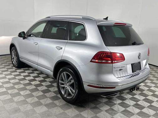 SILEVR 2016 Volkswagen Touareg TDI Lux