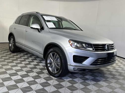 SILEVR 2016 Volkswagen Touareg TDI Lux