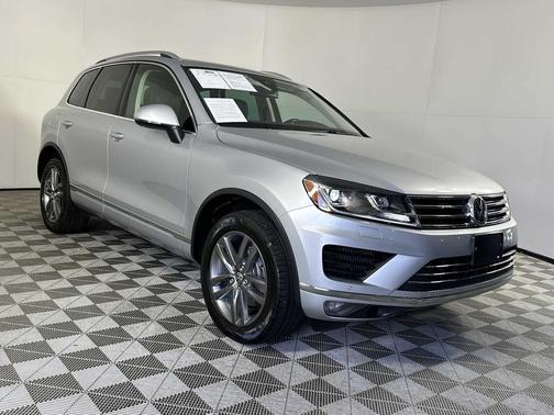 SILEVR 2016 Volkswagen Touareg TDI Lux