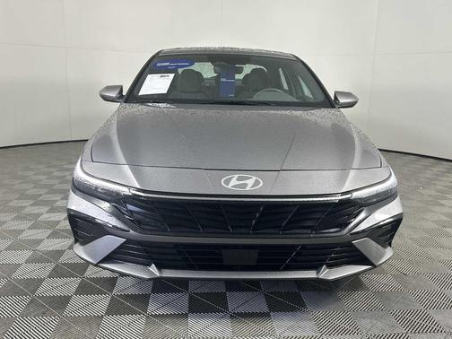 Fluid Metal 2025 Hyundai ELANTRA SEL