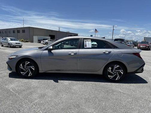Fluid Metal 2024 Hyundai ELANTRA Limited