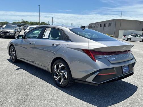 Fluid Metal 2024 Hyundai ELANTRA Limited