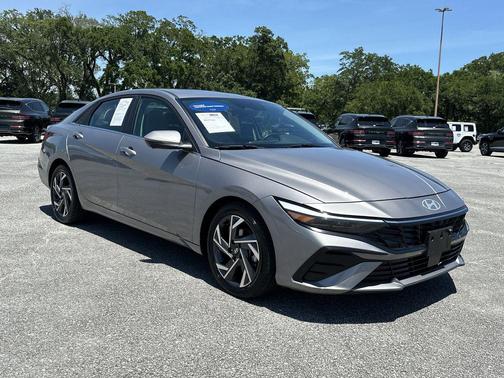 Fluid Metal 2024 Hyundai ELANTRA Limited