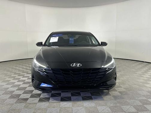 2021 Hyundai ELANTRA SE