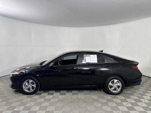 2021 Hyundai ELANTRA SE