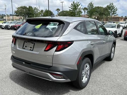 Shimmering Silver 2026 Hyundai TUCSON SE