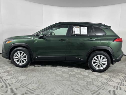 2024 Toyota Corolla Cross LE