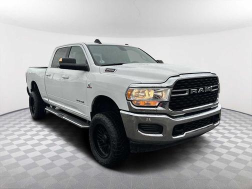 Bright White Clearcoat 2022 RAM 2500 Big Horn Crew Cab 4x4 6'4' Box