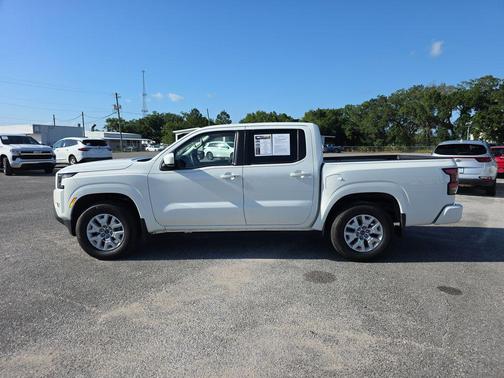 Glacier White 2023 Nissan Frontier SV
