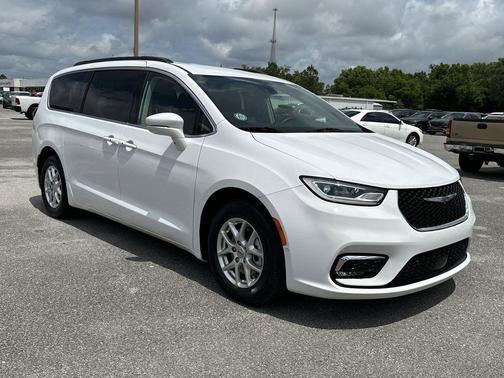 Bright White Clearcoat 2022 Chrysler Pacifica Touring L