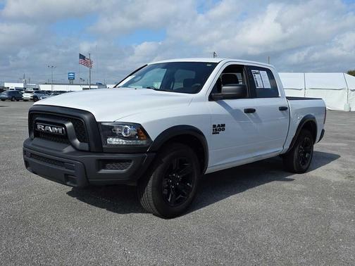 2024 RAM 1500 Classic Warlock Crew Cab 4x2 5'7' Box