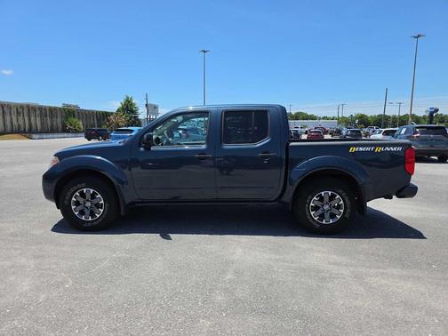Arctic Blue Metallic 2017 Nissan Frontier Desert Runner