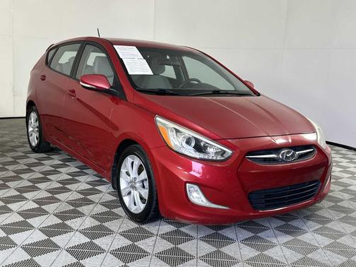 Boston Red Pearl 2014 Hyundai Accent SE