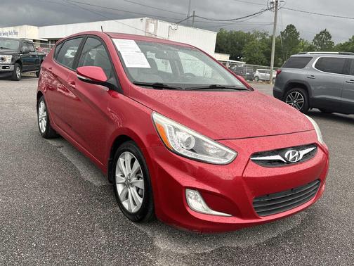 Boston Red Pearl 2014 Hyundai Accent SE