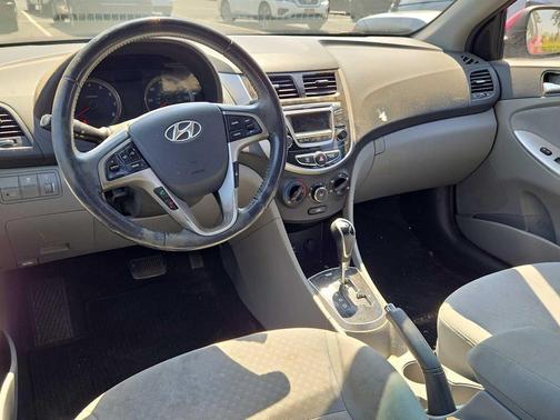 Boston Red Pearl 2014 Hyundai Accent SE
