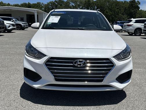 Frost White Pearl 2021 Hyundai Accent SE