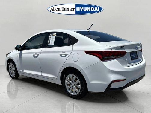 Frost White Pearl 2021 Hyundai Accent SE