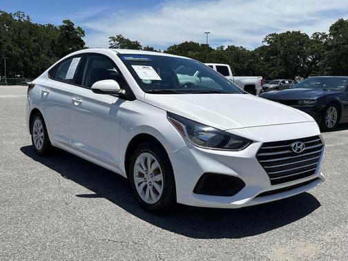Frost White Pearl 2021 Hyundai Accent SE