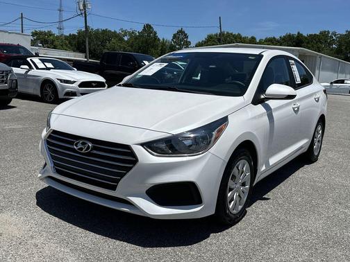 Frost White Pearl 2021 Hyundai Accent SE