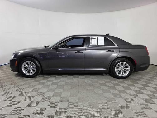 2023 Chrysler 300 Touring