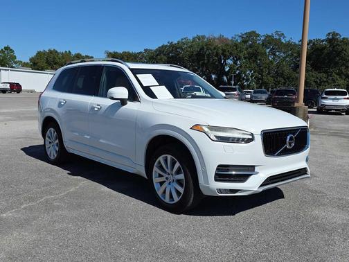 2016 Volvo XC90 T6 Momentum