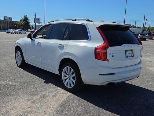 2016 Volvo XC90 T6 Momentum
